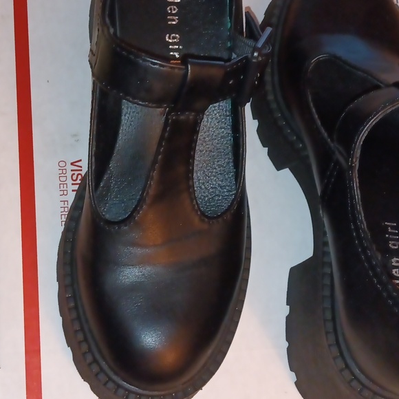 Madden Girl Mary Jane Platforms - Picture 5 of 9